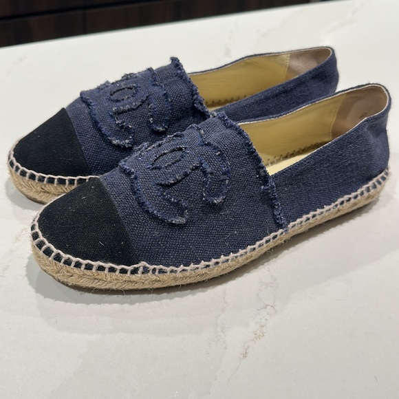 Chanel Denim Toile CC Espadrilles - Picture 2 of 11